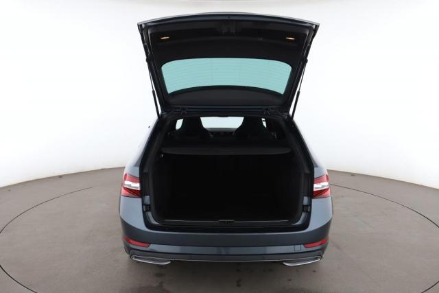 Skoda Superb Combi image 8