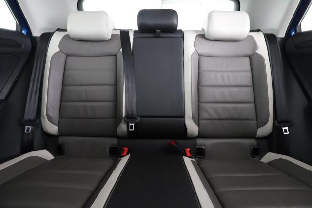Volkswagen T-Roc image 8