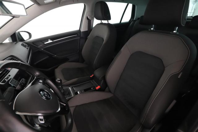 Volkswagen Golf image 9