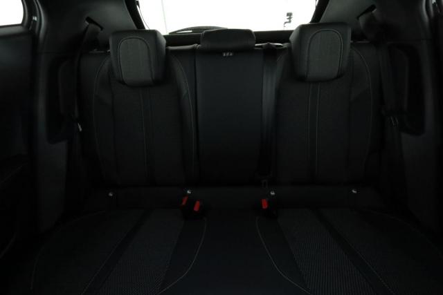 Peugeot 2008 image 3