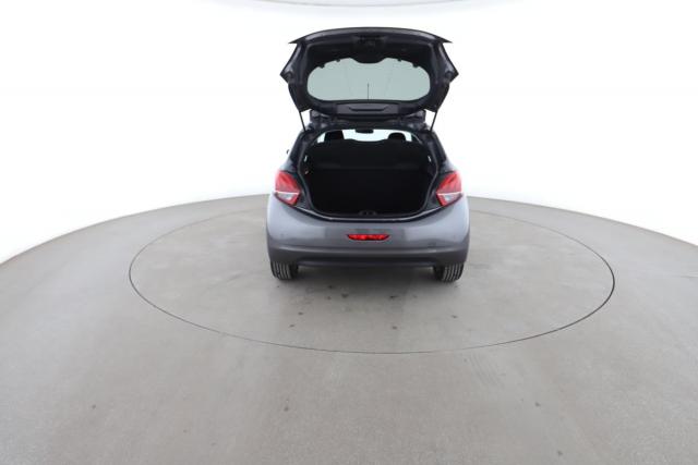 Peugeot 208 image 8