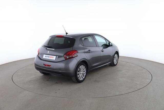 Peugeot 208 image 6
