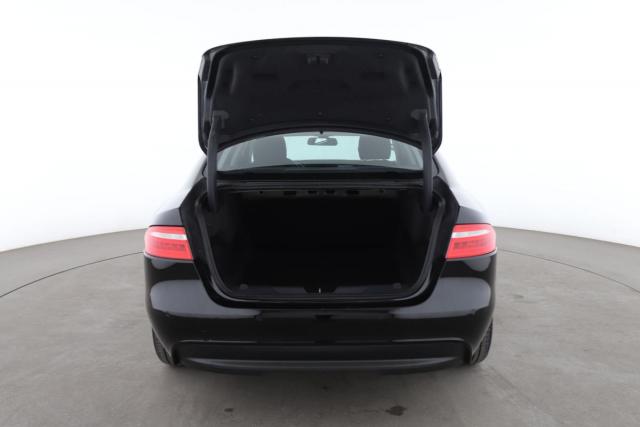 Jaguar Xe image 1