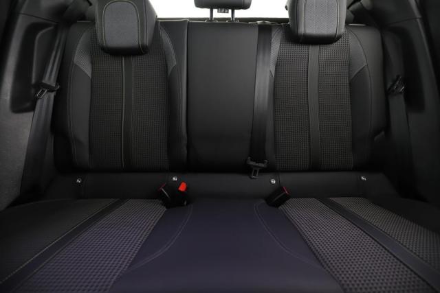 Peugeot 2008 image 3