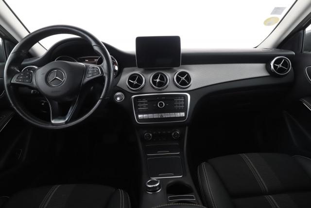 Mercedes Benz Gla image 9