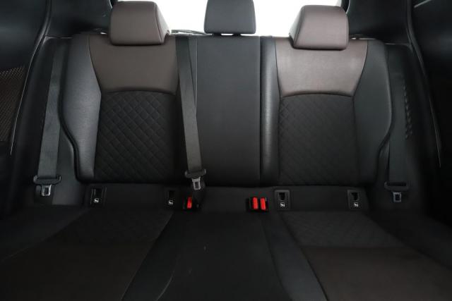 Toyota C-Hr image 9