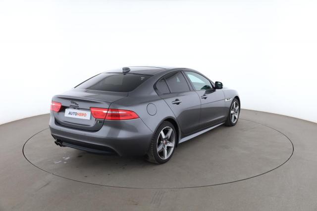 Jaguar Xe image 4
