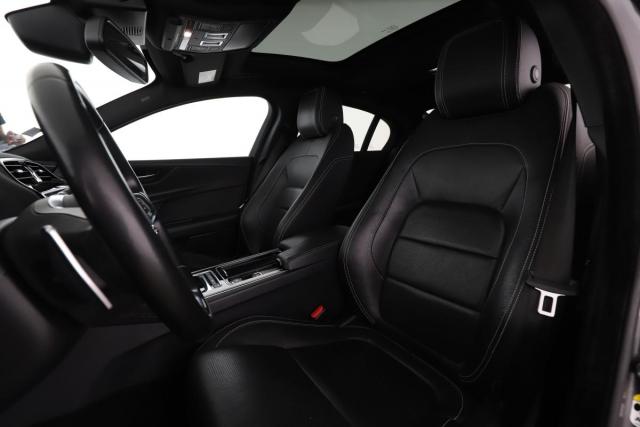 Jaguar Xe image 5