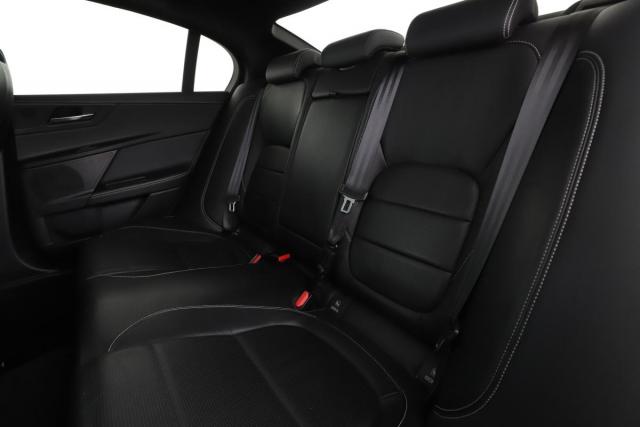 Jaguar Xe image 7