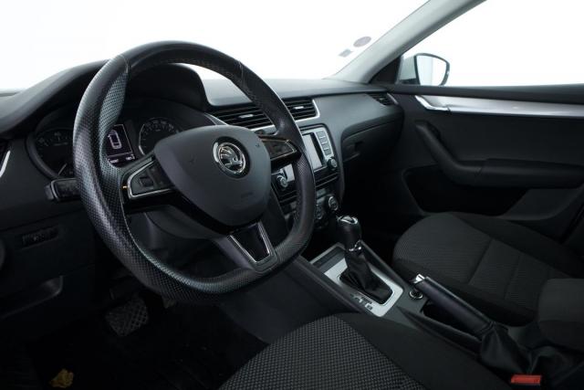 Skoda Octavia image 5