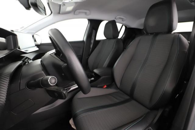 Peugeot 208 image 8