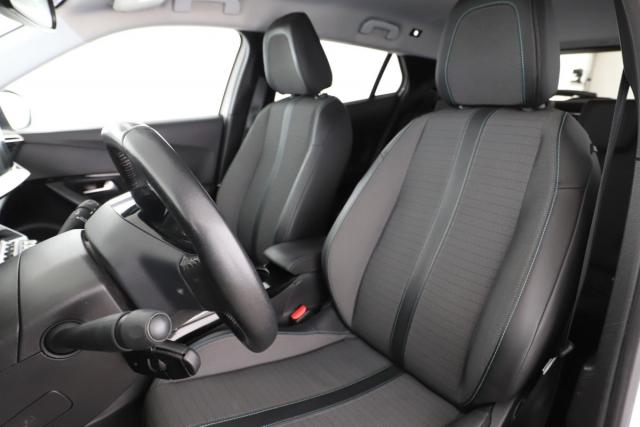 Peugeot 2008 image 8