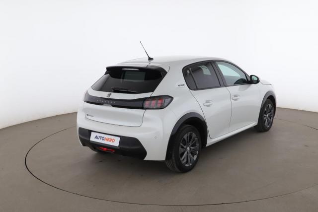 Peugeot 208 image 1