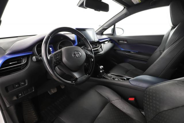 Toyota C-Hr image 2