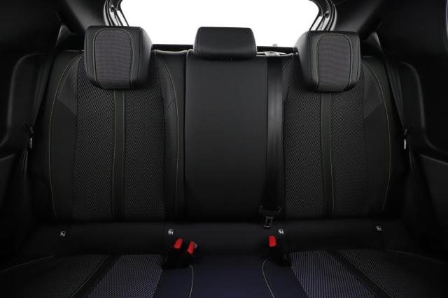 Peugeot 208 image 8