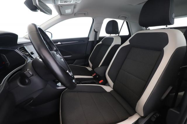 Volkswagen T-Roc image 8