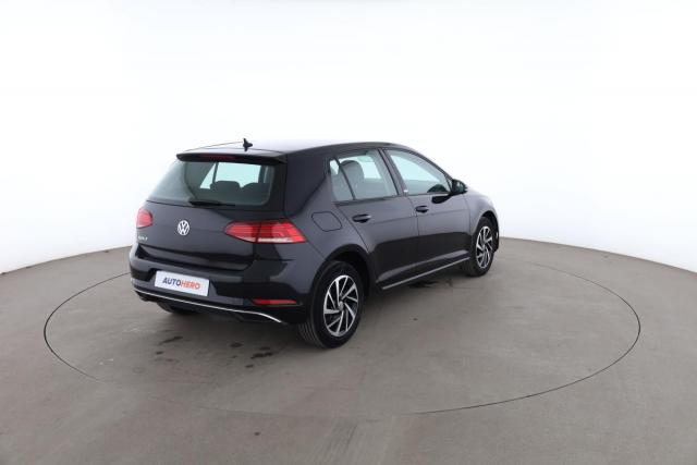 Volkswagen Golf image 9
