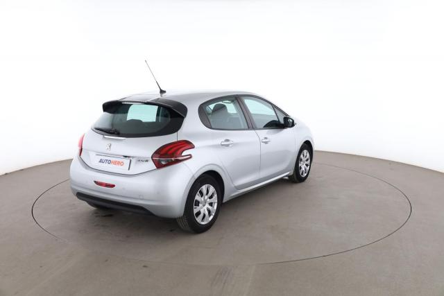 Peugeot 208 image 9