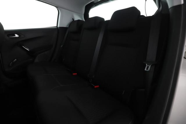 Peugeot 208 image 1