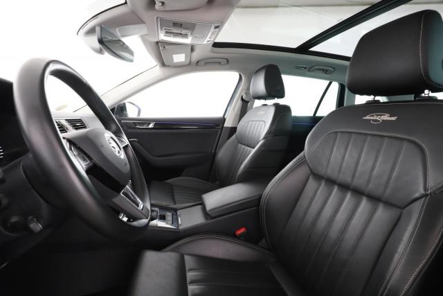 Skoda Superb Combi image 8