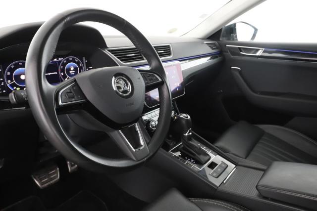 Skoda Superb Combi image 5