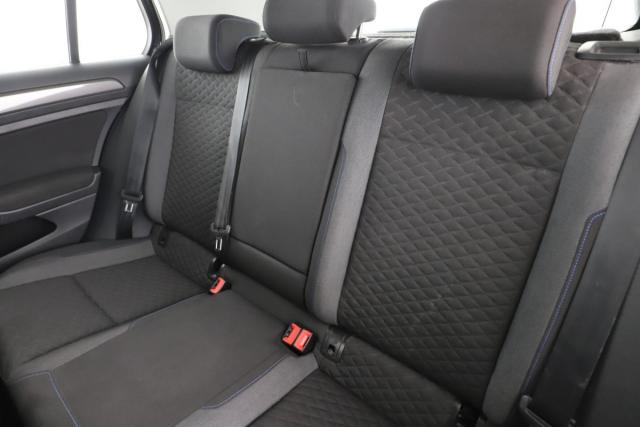 Volkswagen Golf image 4