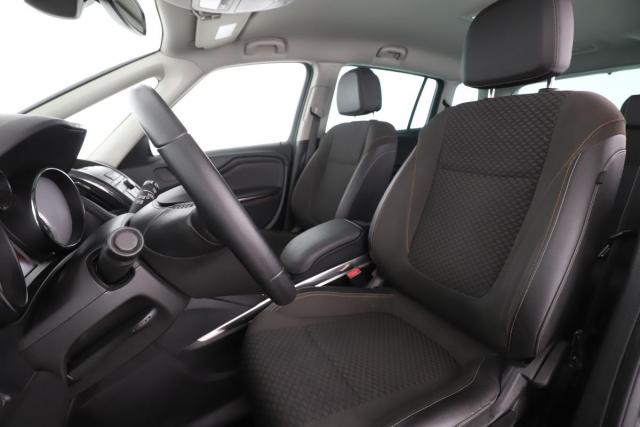 Opel Zafira Tourer image 2