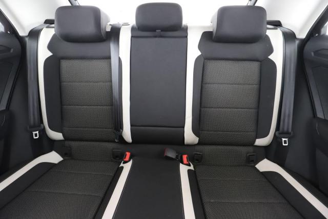 Volkswagen T-Roc image 3