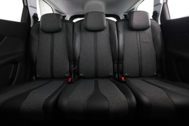 Peugeot 5008 image 1