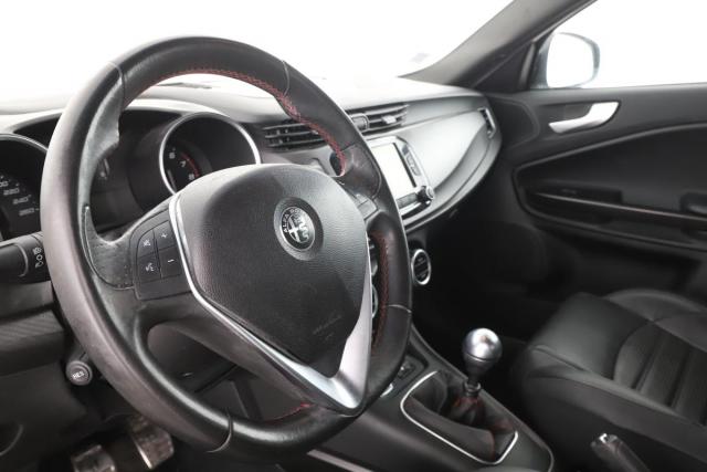 Alfa Romeo Giulietta image 8