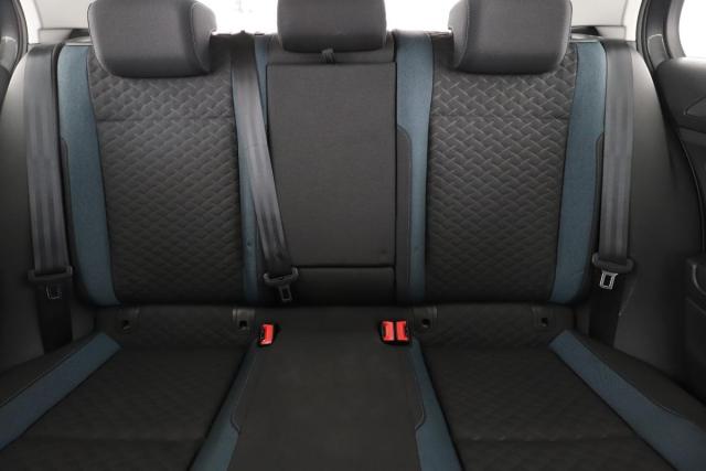 Volkswagen Golf image 6