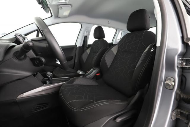 Peugeot 2008 image 8