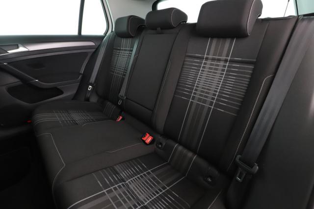 Volkswagen Golf image 6