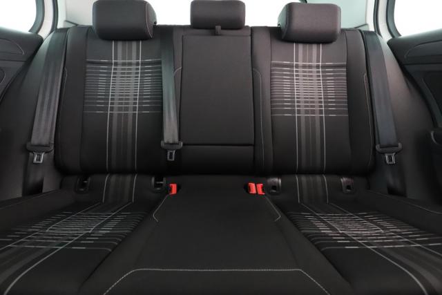 Volkswagen Golf image 7