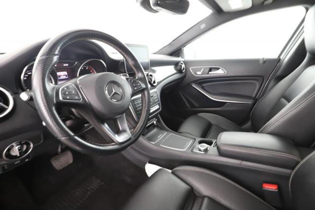Mercedes Benz Gla image 8