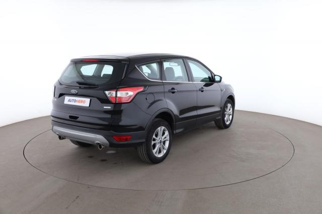 Ford Kuga image 8
