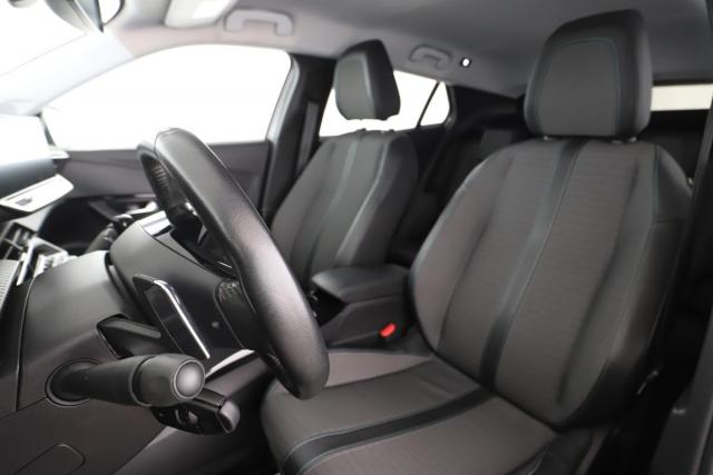 Peugeot 2008 image 1