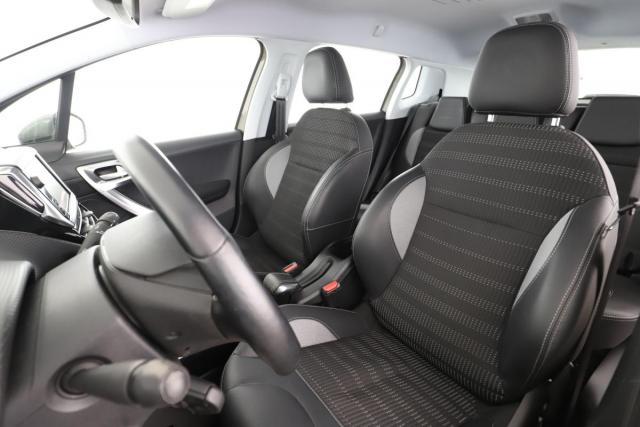 Peugeot 2008 image 8