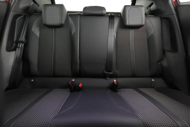 Peugeot 2008 image 8