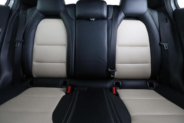 Mercedes Benz Gla image 1