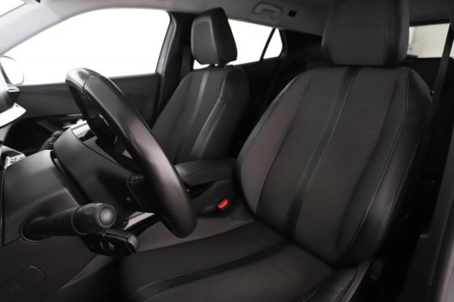 Peugeot 2008 image 2