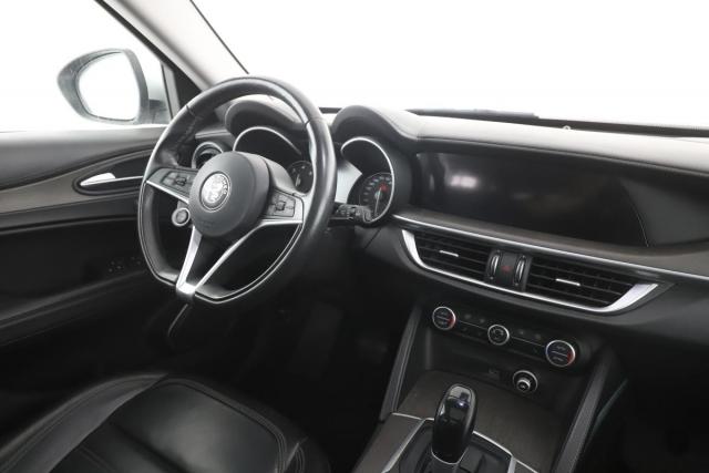 Alfa Romeo Stelvio image 3