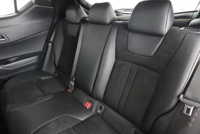 Toyota C-Hr image 6