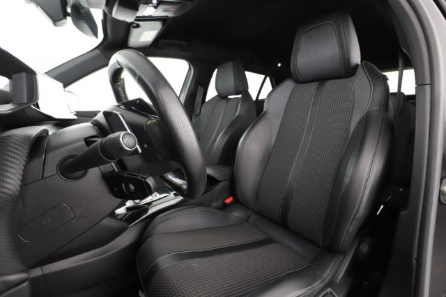 Peugeot 2008 image 8