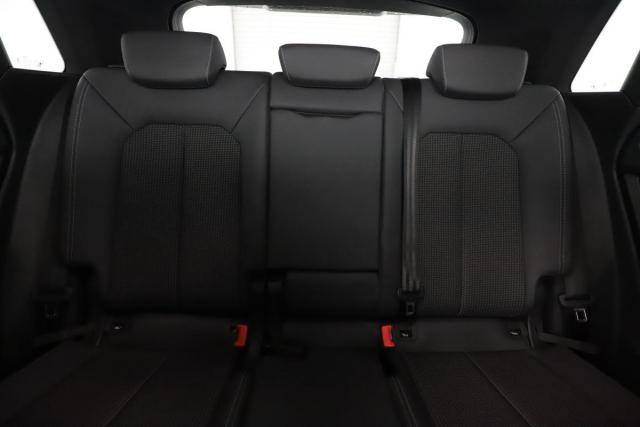 Audi Q3 image 8