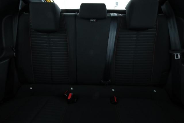 Peugeot 208 image 8