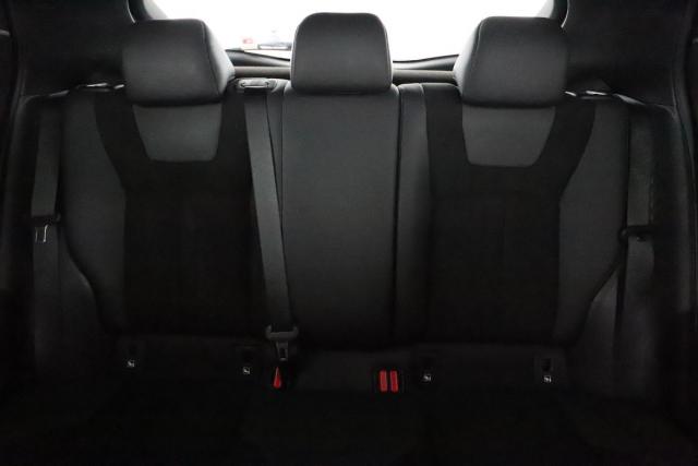 Toyota C-Hr image 6