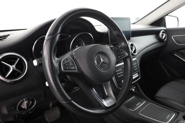 Mercedes Benz Gla image 8