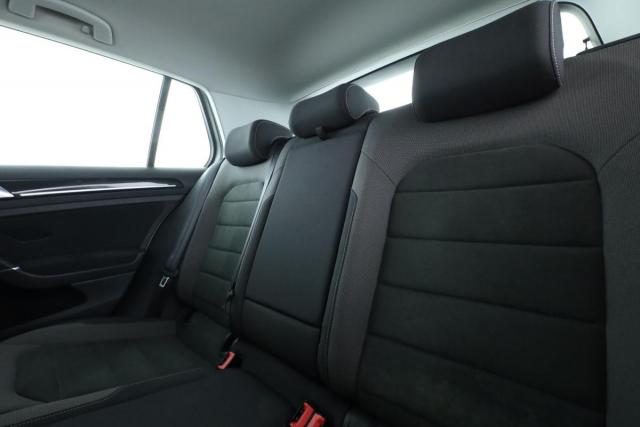 Volkswagen Golf image 8