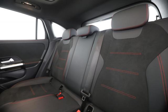 Mercedes Benz Gla image 2